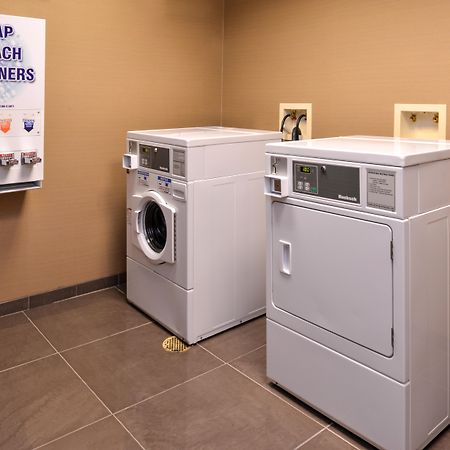 Holiday Inn Express & Suites Fairmont By Ihg Extérieur photo