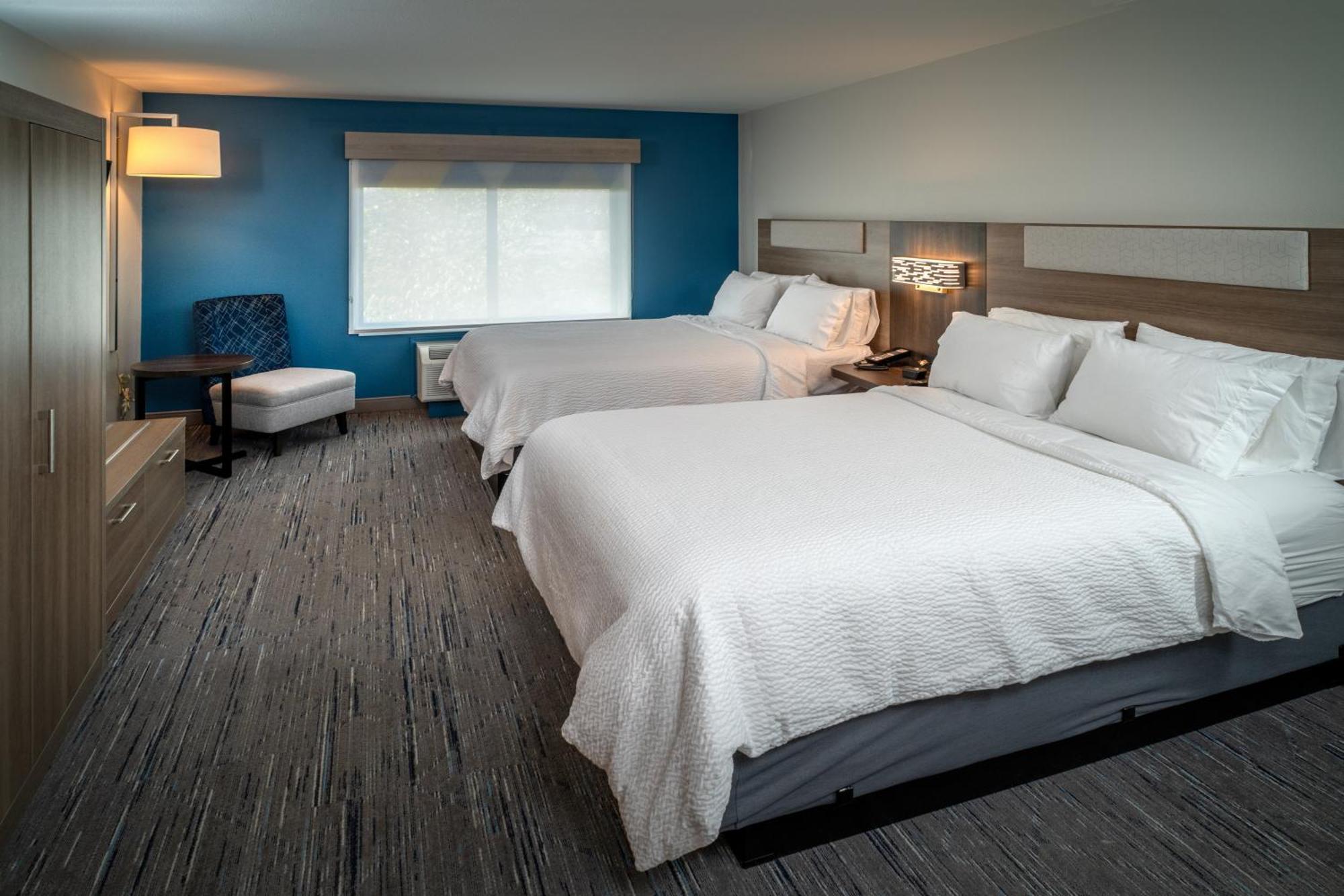 Holiday Inn Express & Suites Fairmont By Ihg Extérieur photo