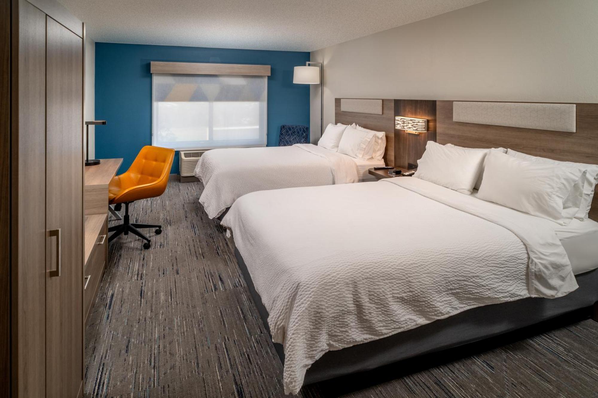 Holiday Inn Express & Suites Fairmont By Ihg Extérieur photo
