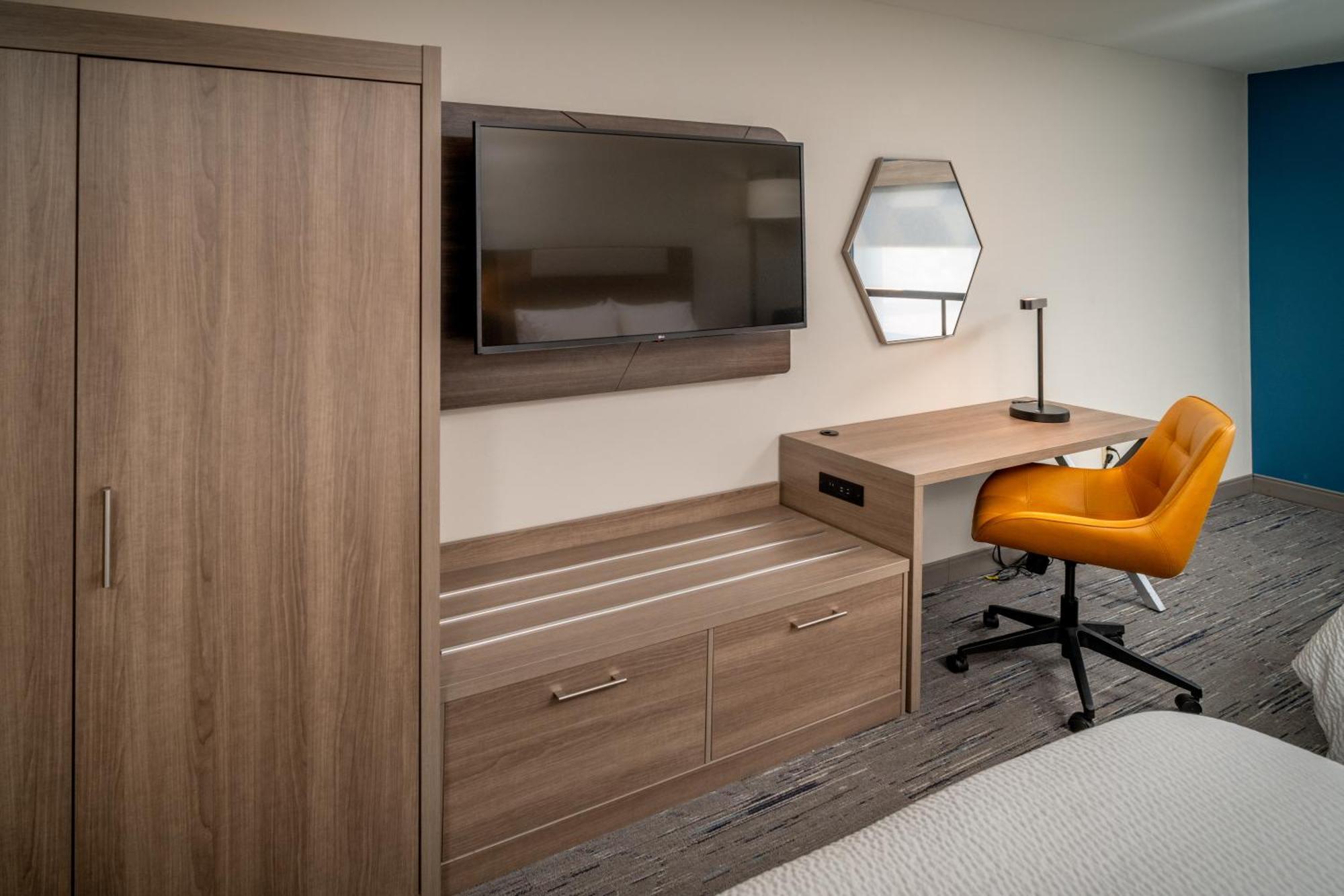 Holiday Inn Express & Suites Fairmont By Ihg Extérieur photo