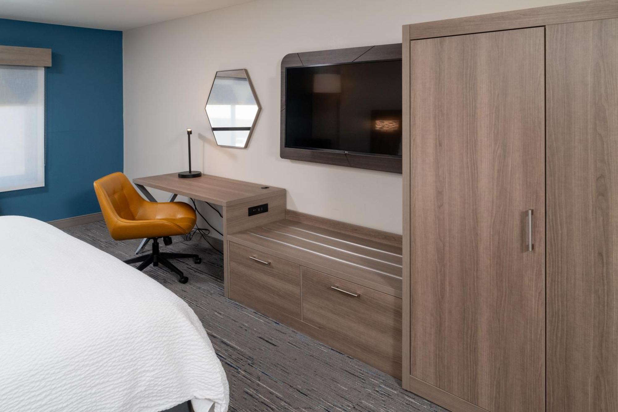 Holiday Inn Express & Suites Fairmont By Ihg Extérieur photo