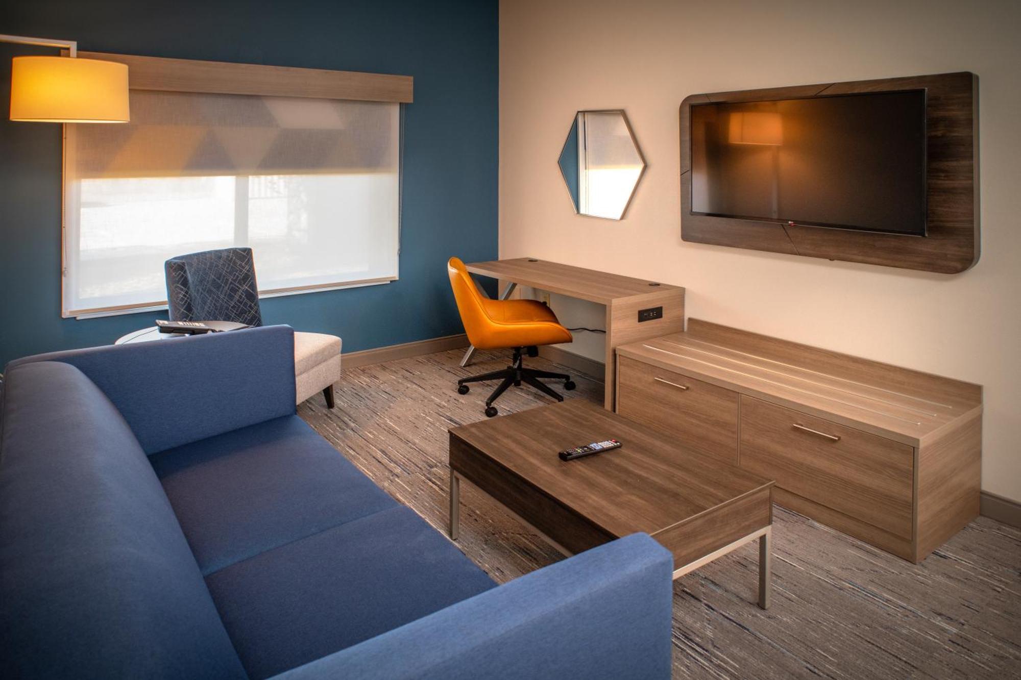 Holiday Inn Express & Suites Fairmont By Ihg Extérieur photo