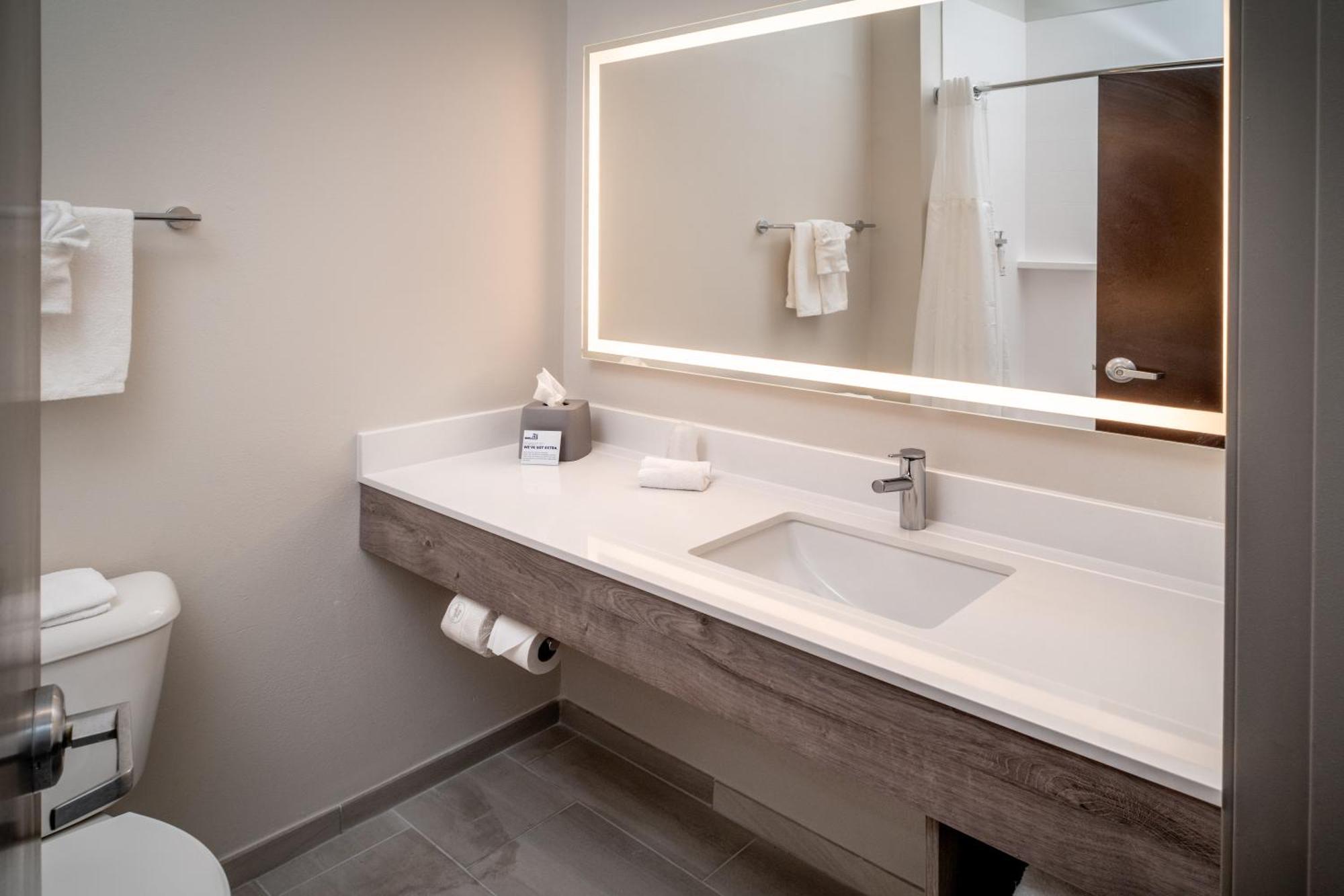 Holiday Inn Express & Suites Fairmont By Ihg Extérieur photo