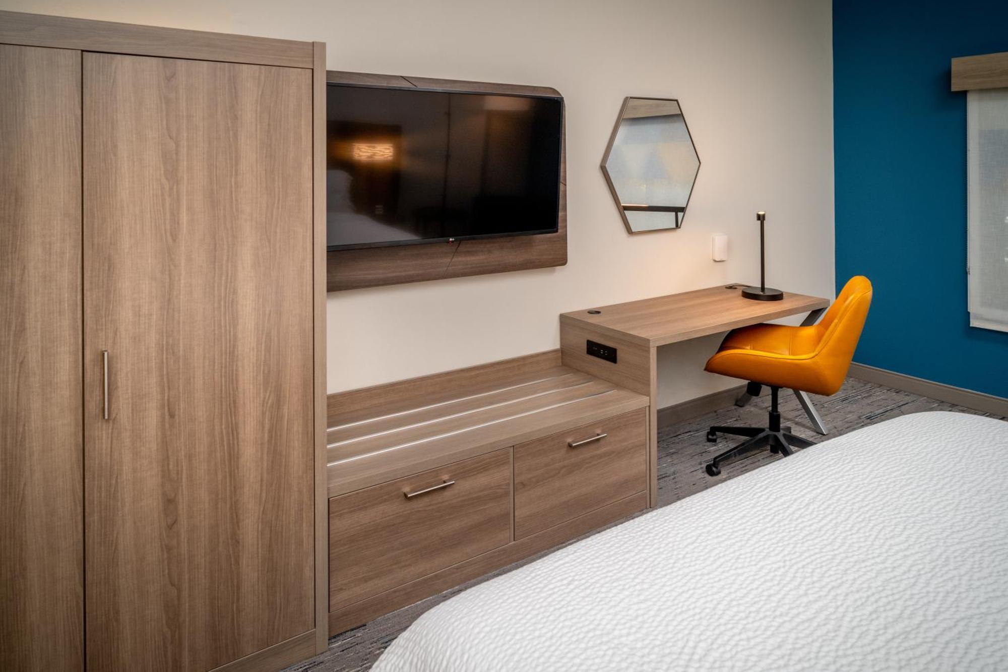 Holiday Inn Express & Suites Fairmont By Ihg Extérieur photo