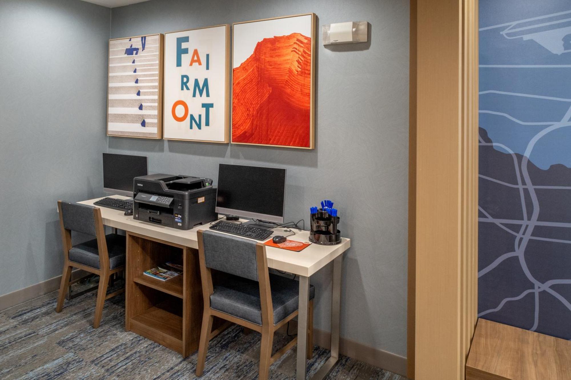 Holiday Inn Express & Suites Fairmont By Ihg Extérieur photo