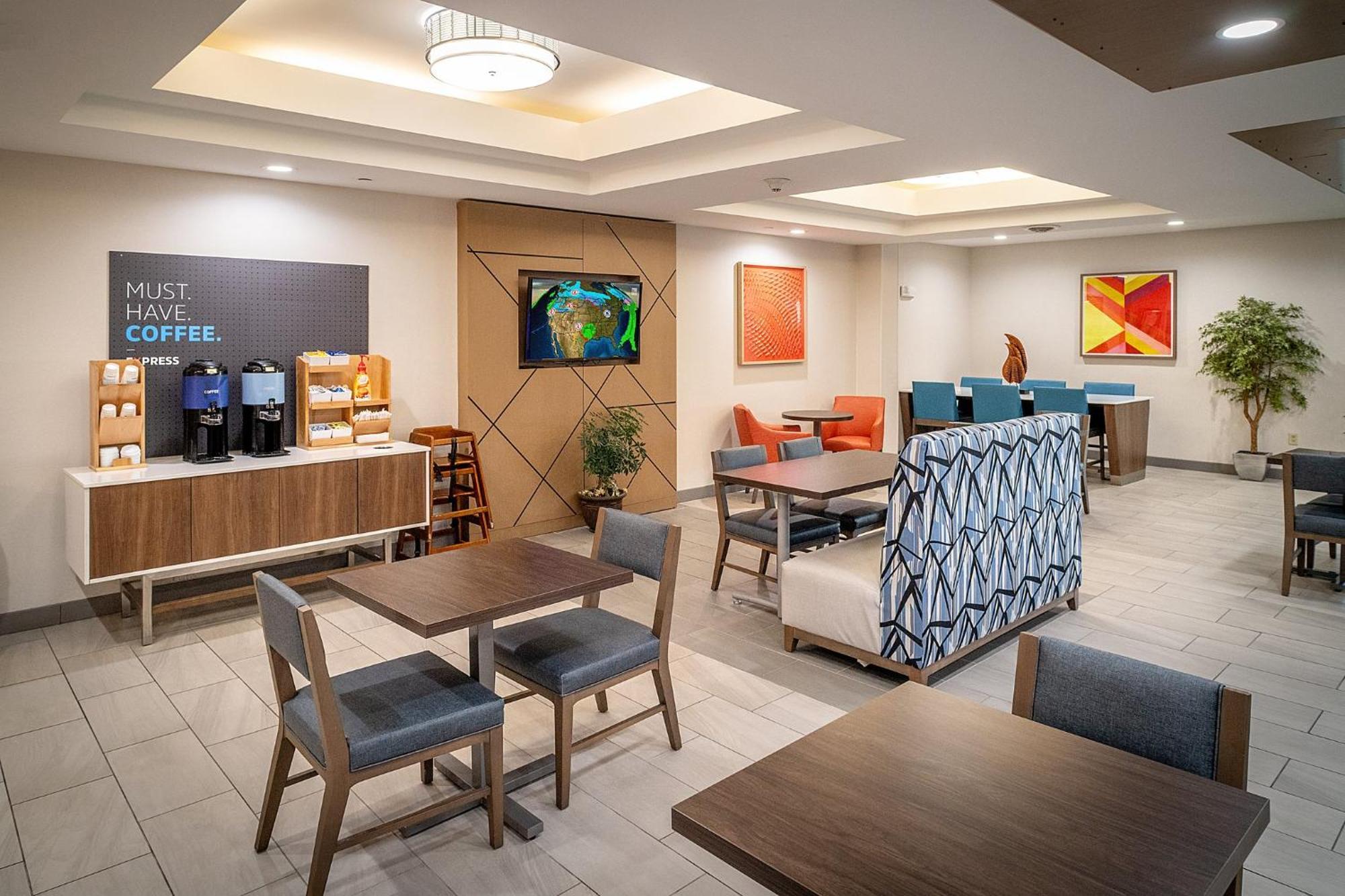 Holiday Inn Express & Suites Fairmont By Ihg Extérieur photo