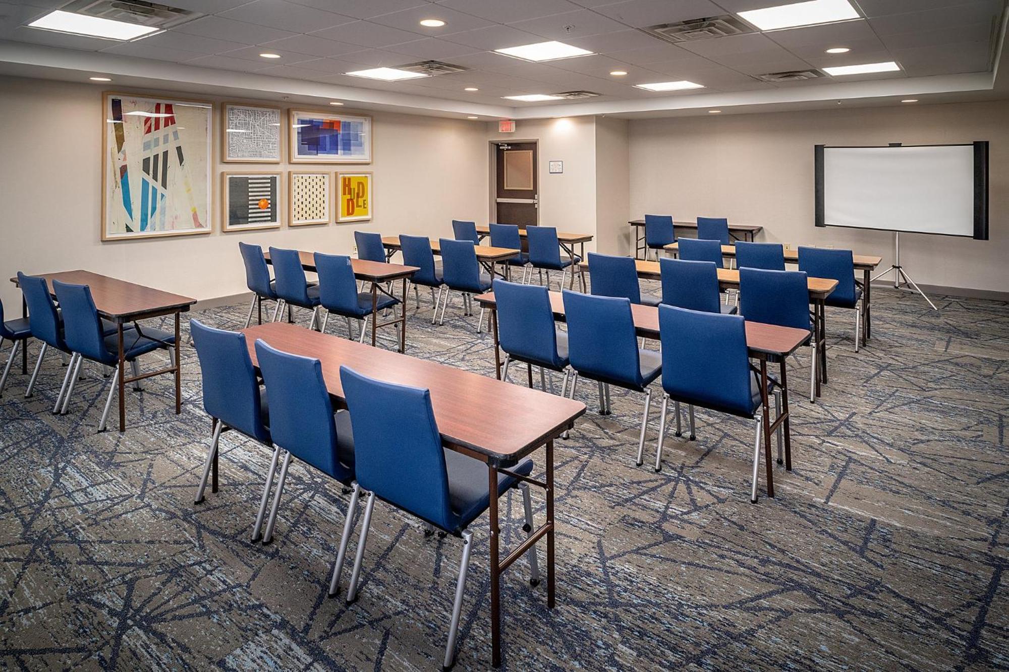 Holiday Inn Express & Suites Fairmont By Ihg Extérieur photo