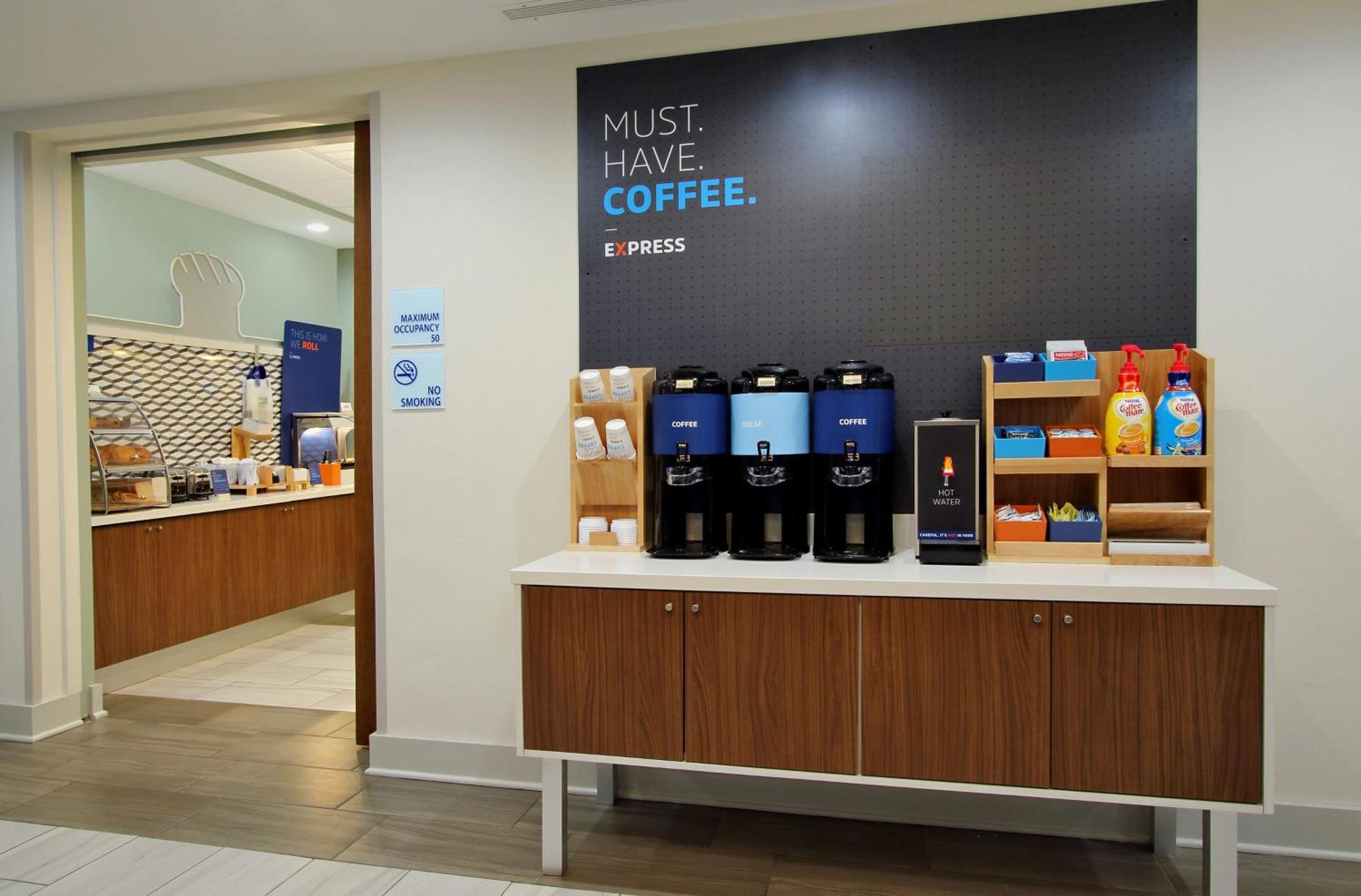 Holiday Inn Express & Suites Fairmont By Ihg Extérieur photo