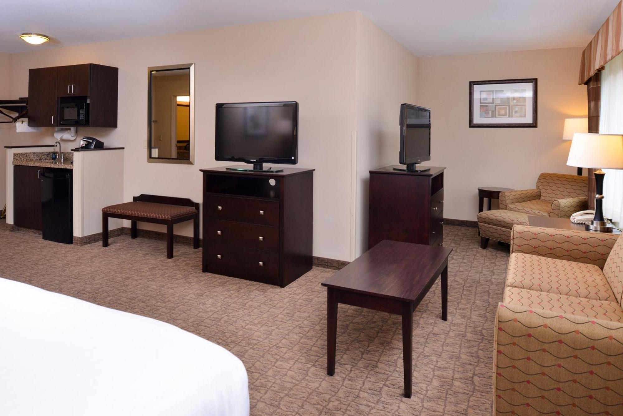 Holiday Inn Express & Suites Fairmont By Ihg Extérieur photo