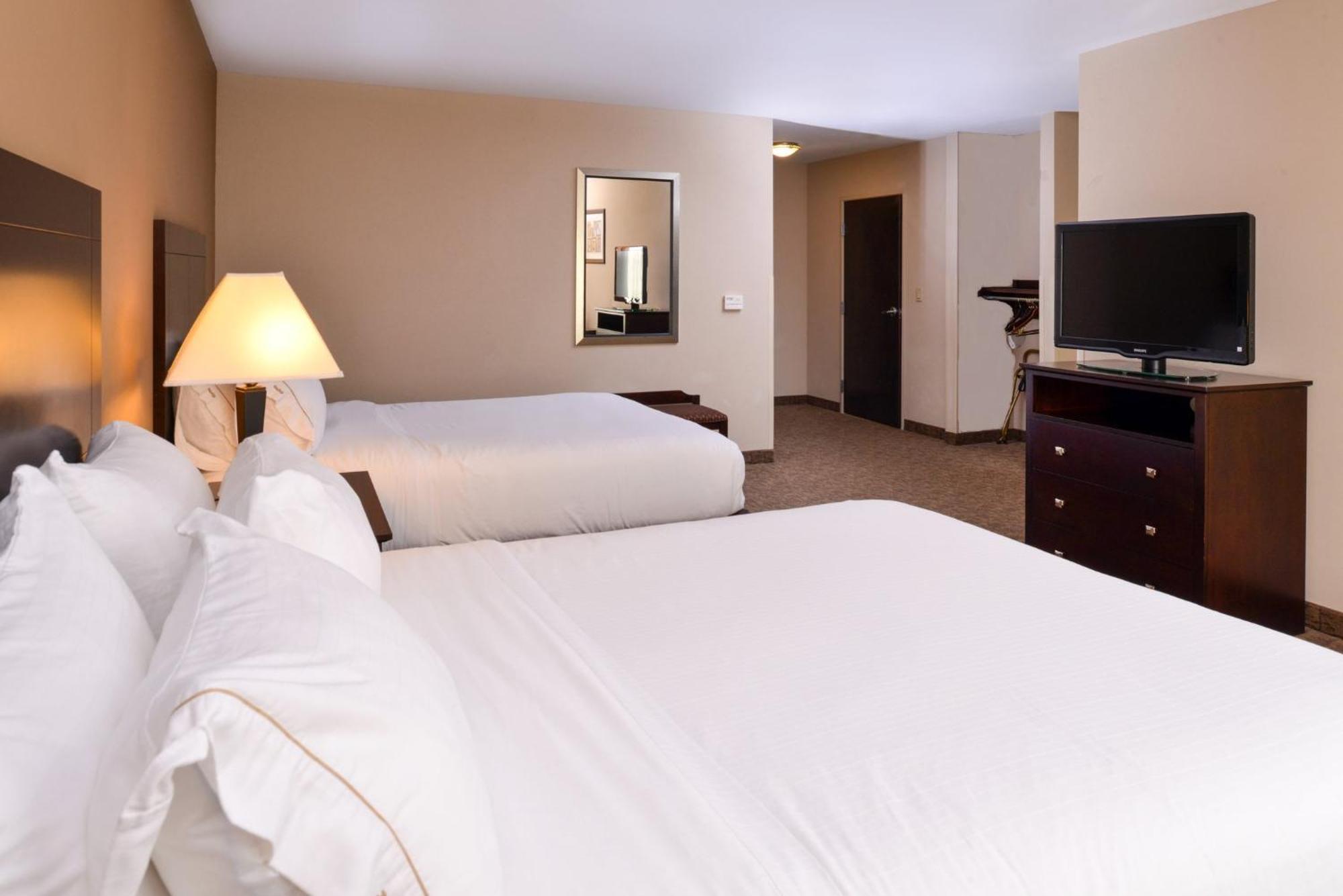 Holiday Inn Express & Suites Fairmont By Ihg Extérieur photo