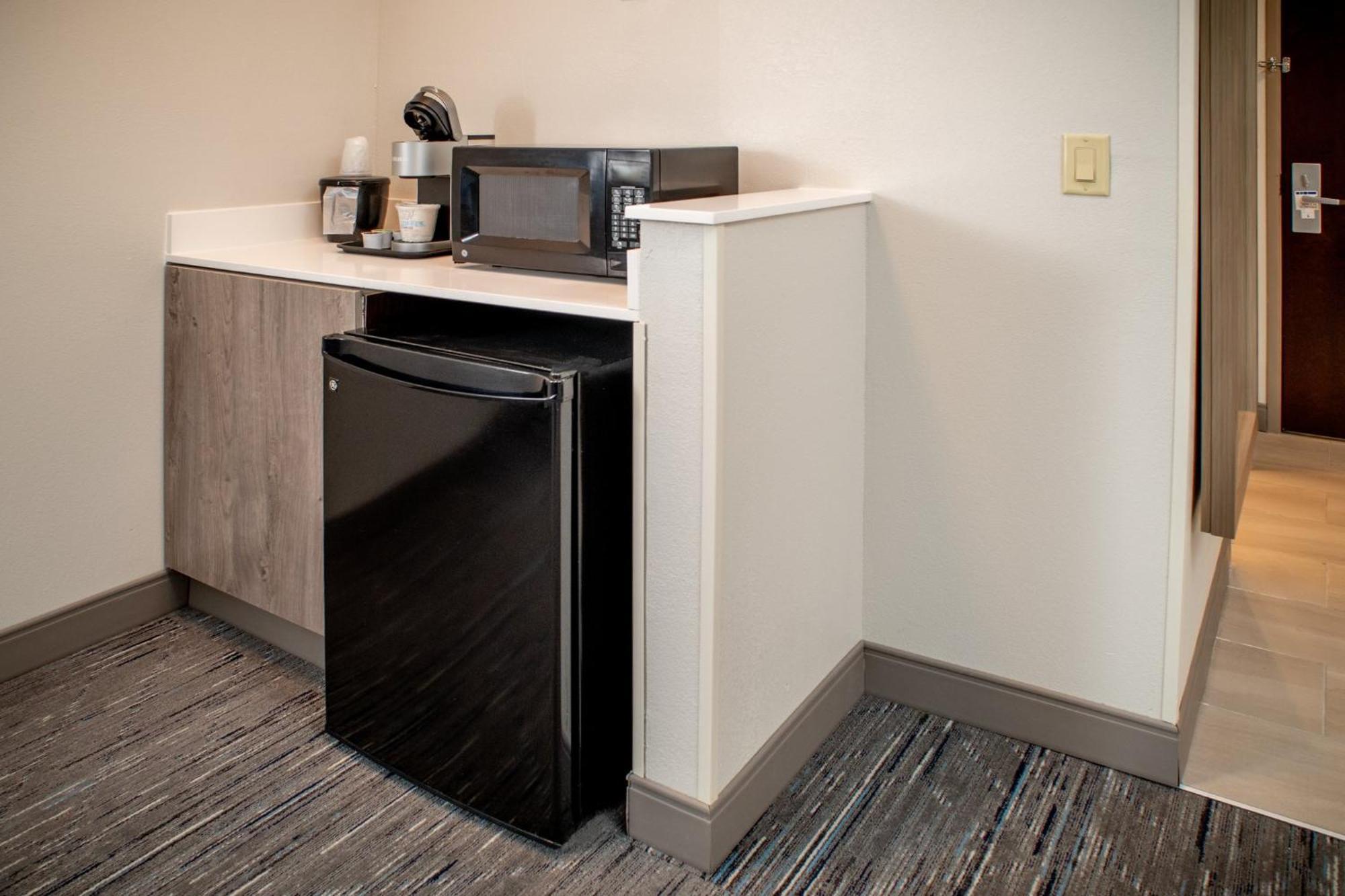Holiday Inn Express & Suites Fairmont By Ihg Extérieur photo