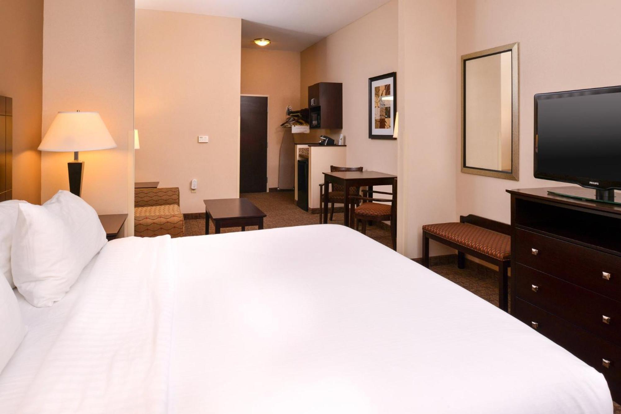 Holiday Inn Express & Suites Fairmont By Ihg Extérieur photo