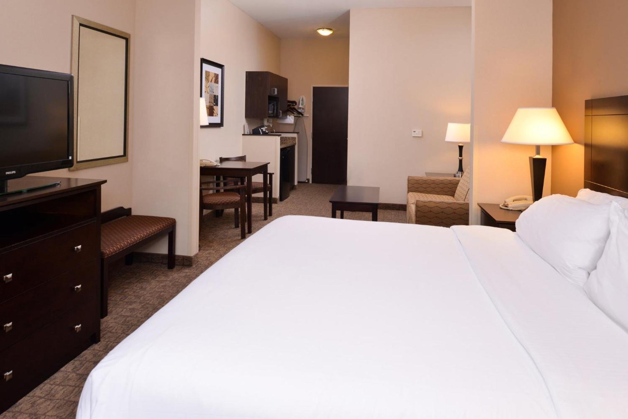 Holiday Inn Express & Suites Fairmont By Ihg Extérieur photo