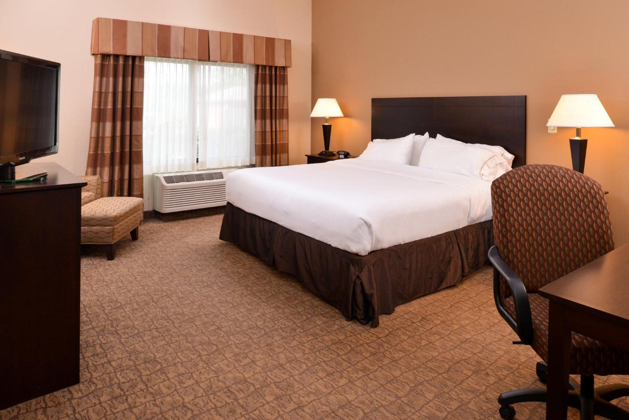 Holiday Inn Express & Suites Fairmont By Ihg Extérieur photo