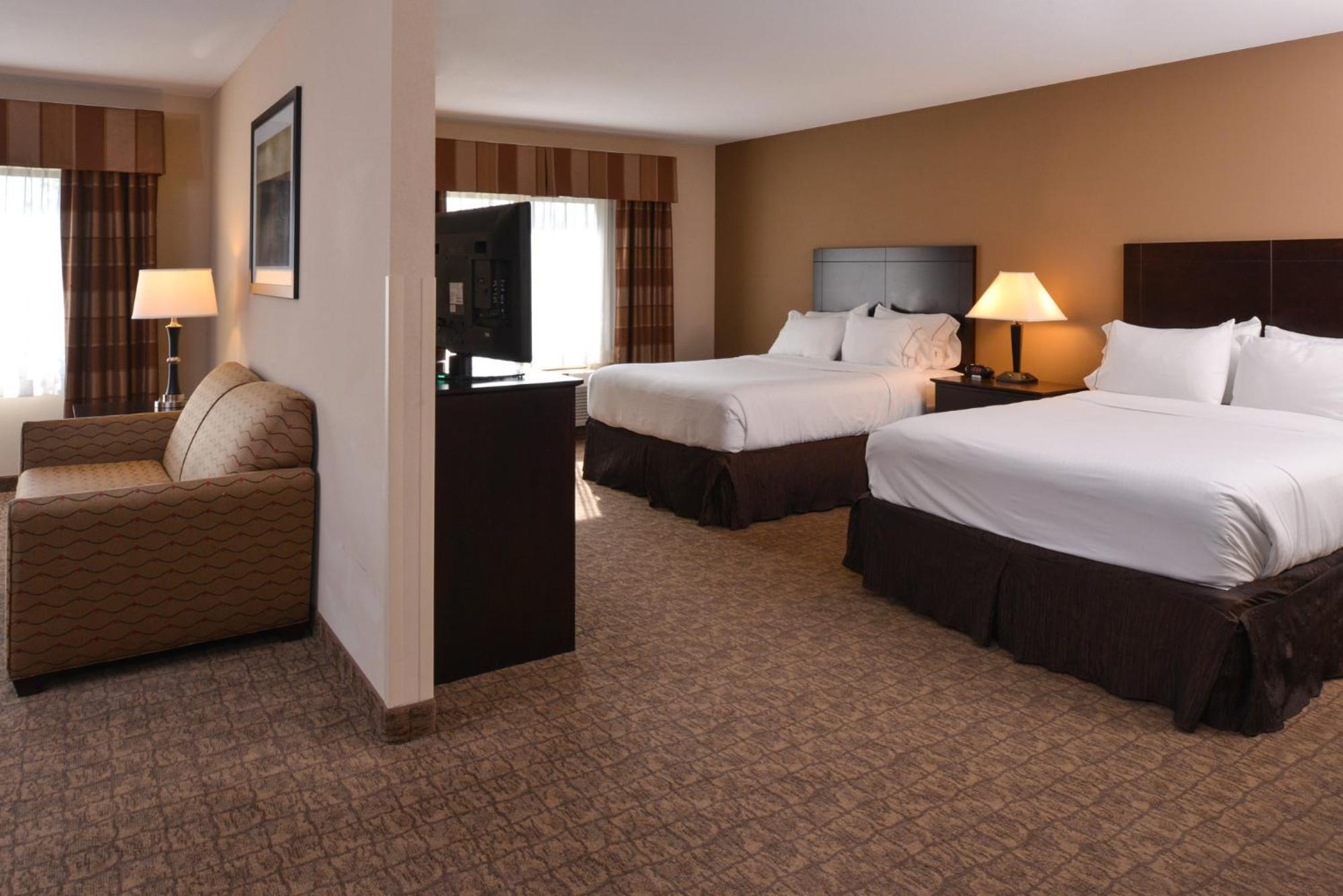 Holiday Inn Express & Suites Fairmont By Ihg Extérieur photo
