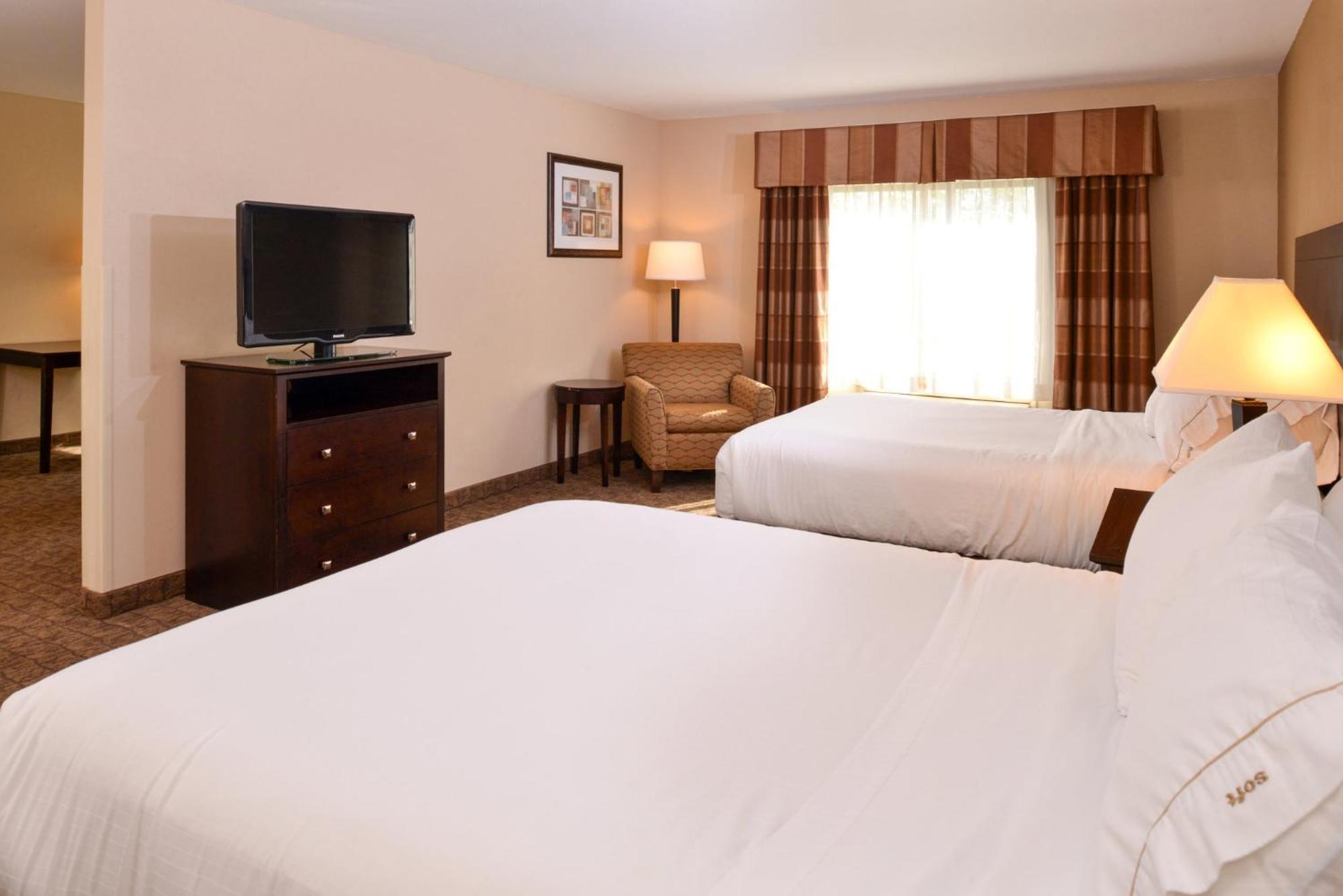Holiday Inn Express & Suites Fairmont By Ihg Extérieur photo