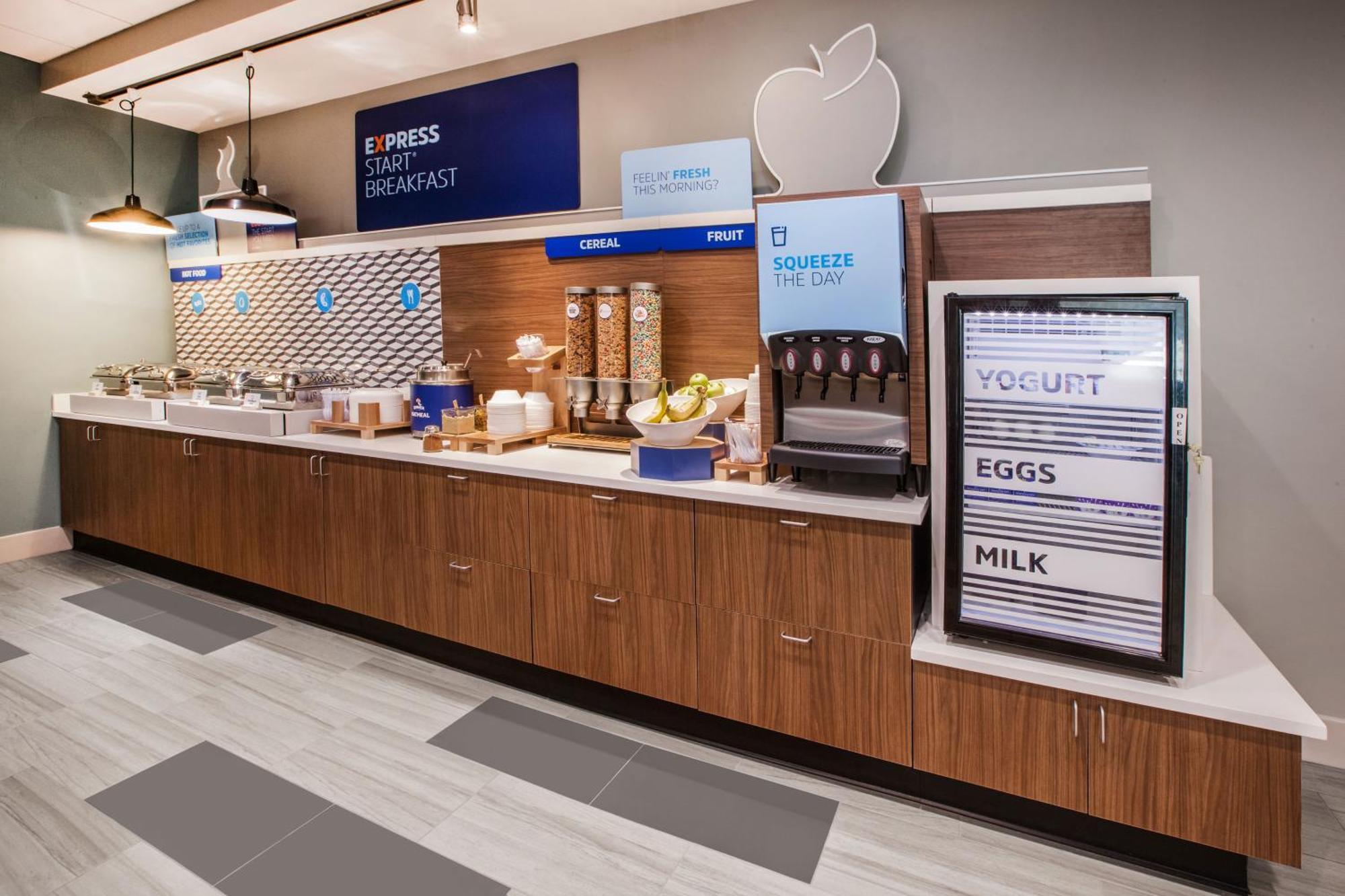 Holiday Inn Express & Suites Fairmont By Ihg Extérieur photo