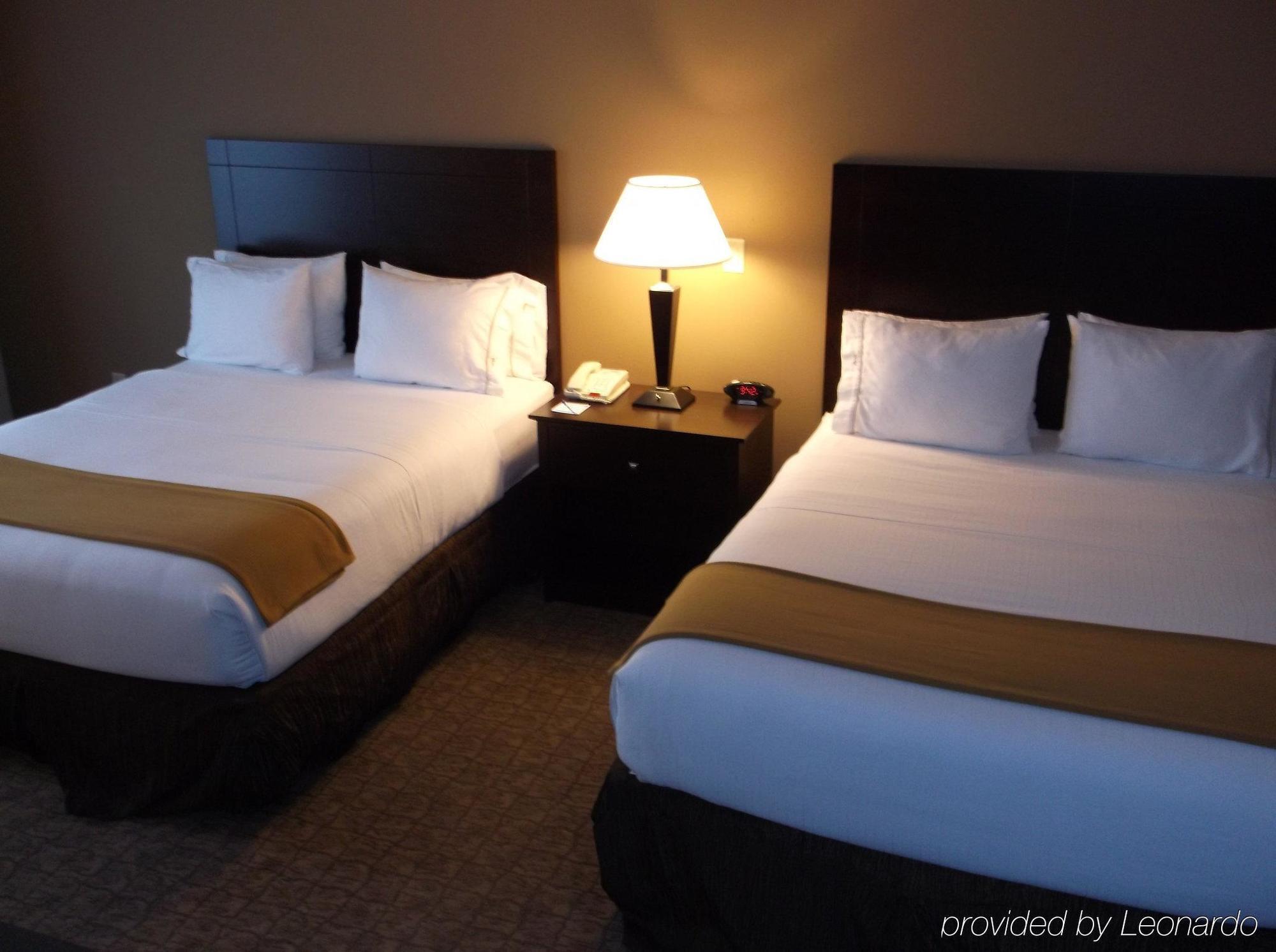 Holiday Inn Express & Suites Fairmont By Ihg Extérieur photo
