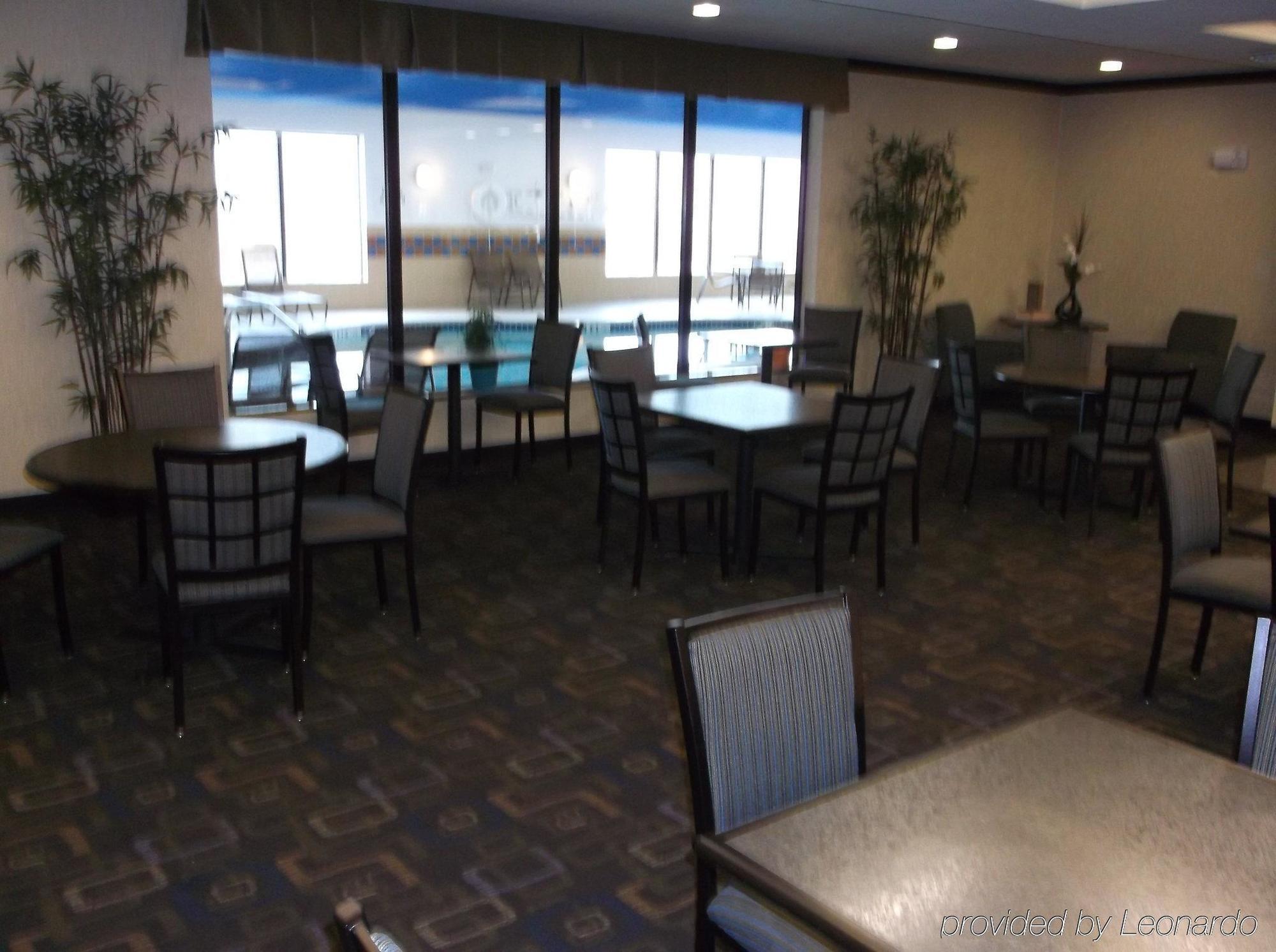 Holiday Inn Express & Suites Fairmont By Ihg Extérieur photo