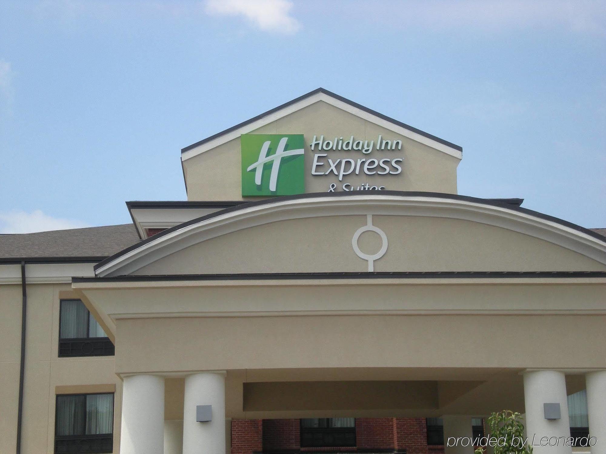 Holiday Inn Express & Suites Fairmont By Ihg Extérieur photo