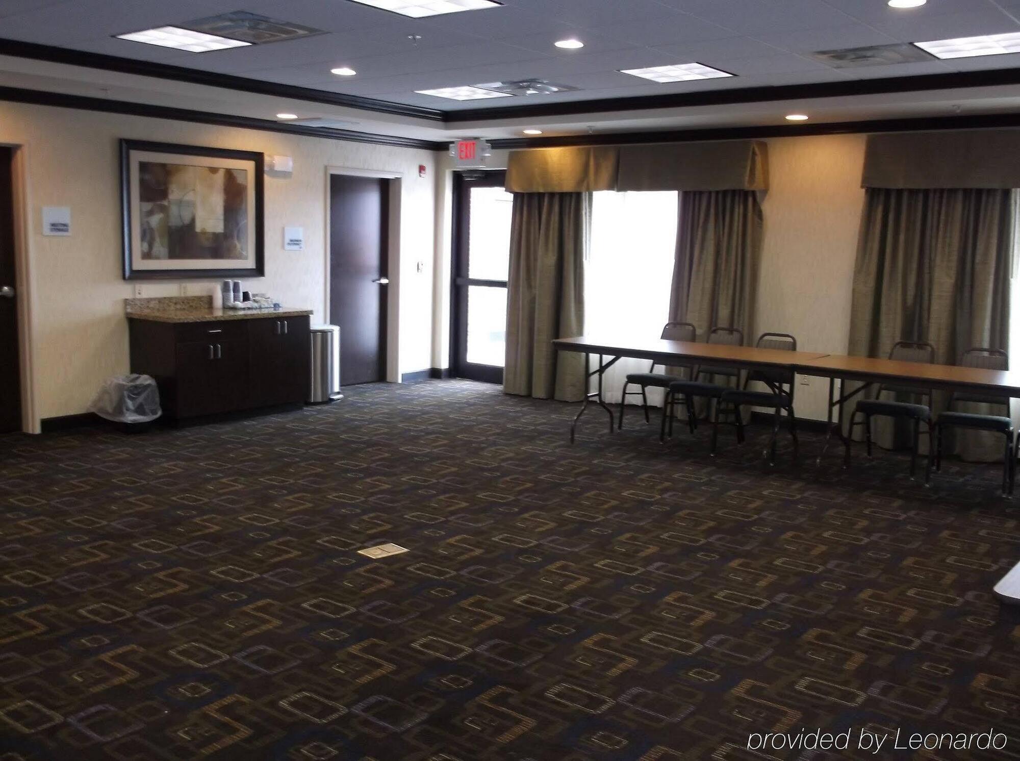 Holiday Inn Express & Suites Fairmont By Ihg Extérieur photo