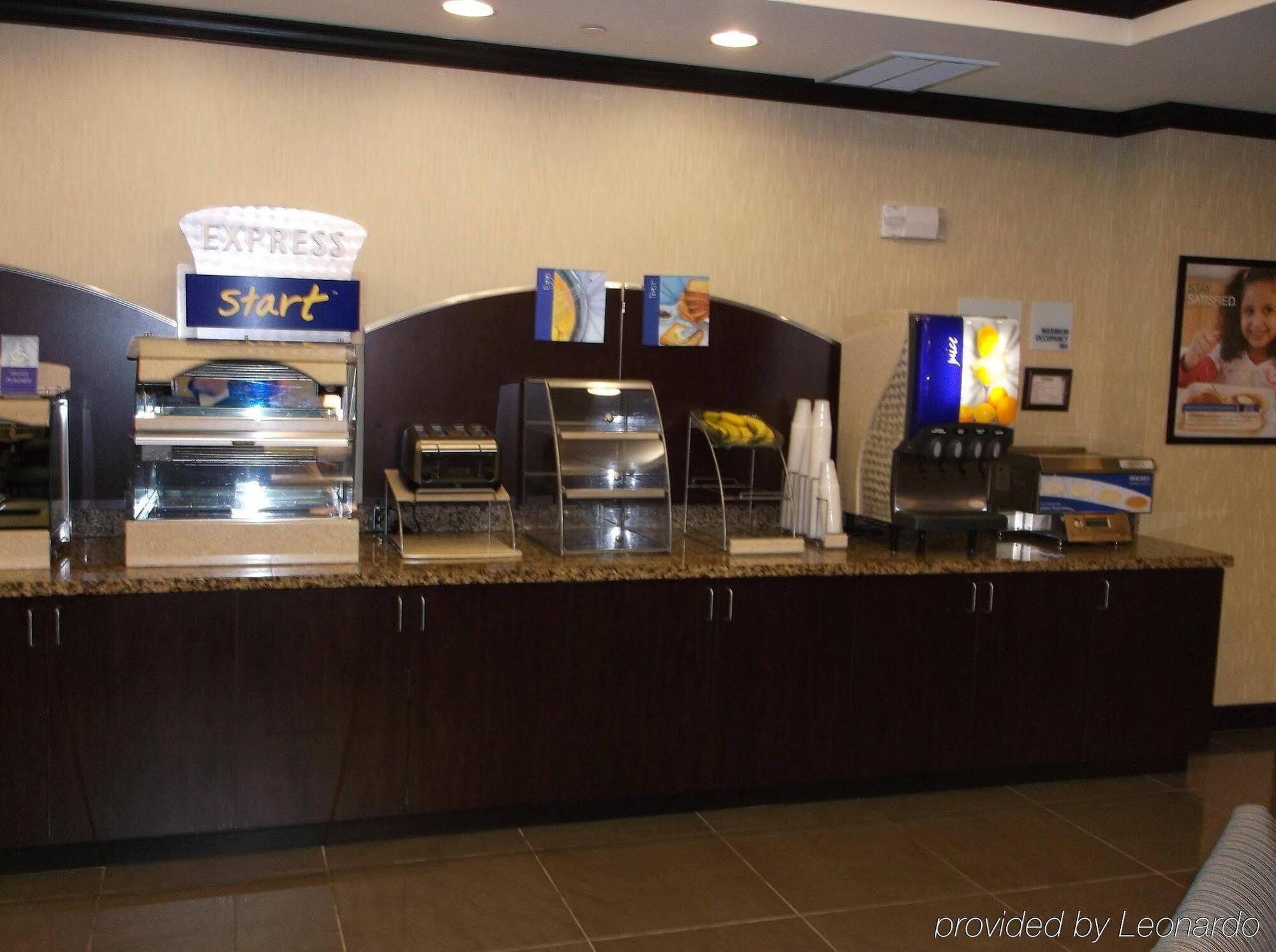 Holiday Inn Express & Suites Fairmont By Ihg Extérieur photo
